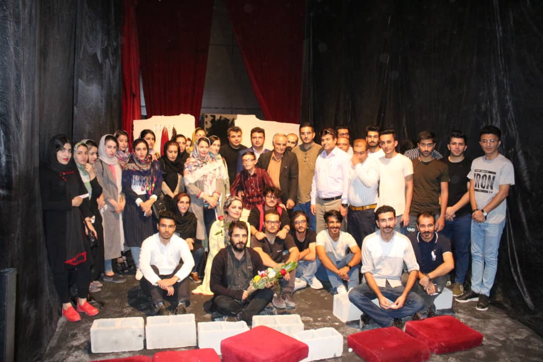 استقبال کم نظیر مخاطبان نمایش مرثیه ای بر یک رؤیا در شب پنجم/تصاویر